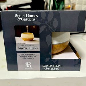 Oil diffuser, aroma diffuser by Better Homes and Gardens unopened
